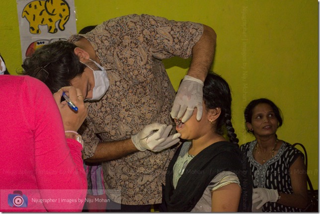 Dental_Checkup_at_Chimbel_by_Dr_Fernando_Noronha_and_teamMobile_Outreach_Program_Bookworm_Kannio_Initiatives-Nijugrapher-DSC_7051