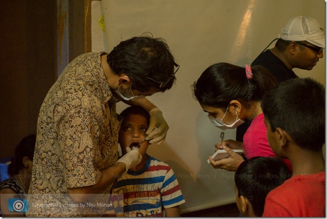 Dental_Checkup_at_Chimbel_by_Dr_Fernando_Noronha_and_teamMobile_Outreach_Program_Bookworm_Kannio_Initiatives-Nijugrapher-DSC_7036